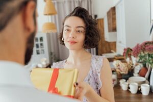how to make a good first impression on a date